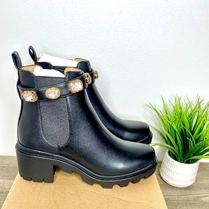 Steve Madden Amulet, Black, Size 8 (NWT)